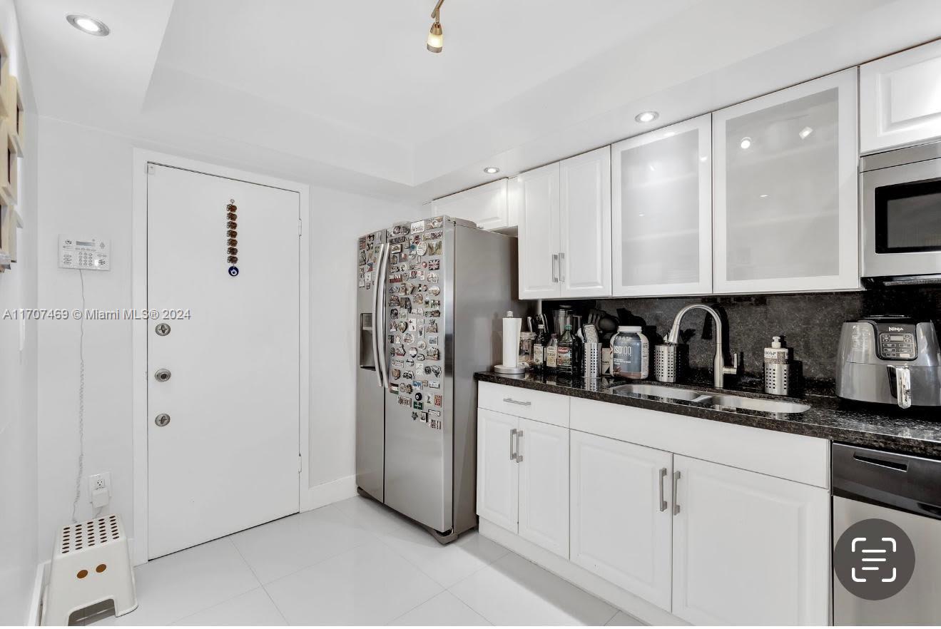 THREE HORIZONS EAST CONDO - Residential
