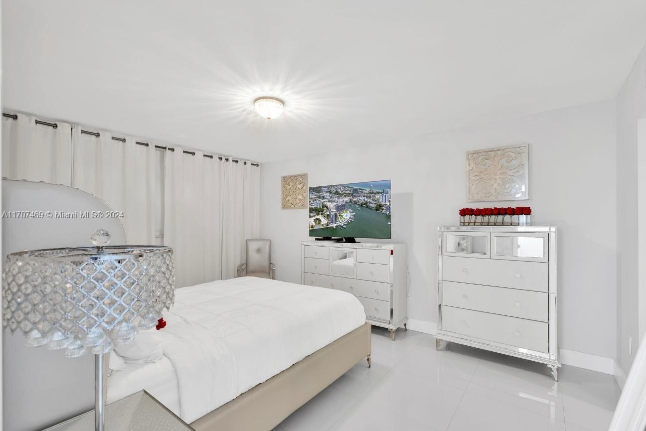 THREE HORIZONS EAST CONDO - Residential