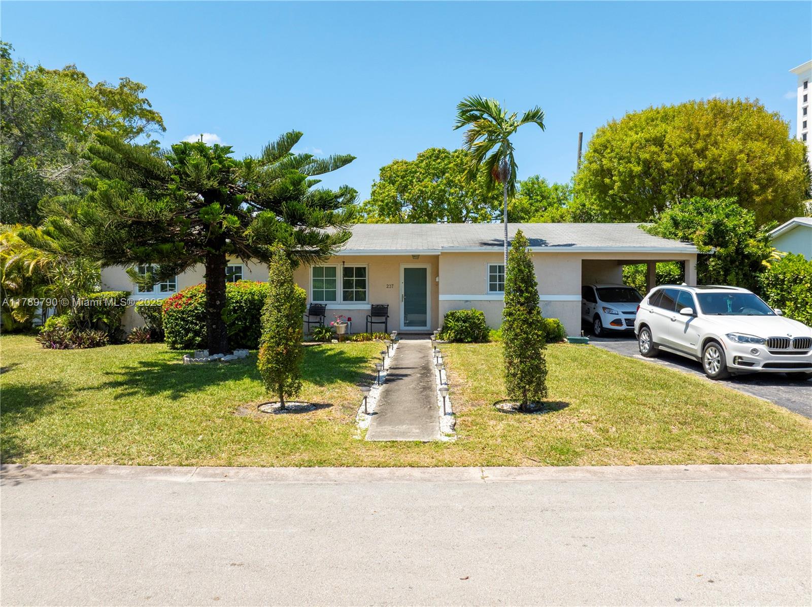 Property for Sale at 237 Washington Dr, Coral Gables, Broward County, Florida - Bedrooms: 4 
Bathrooms: 2  - $990,000