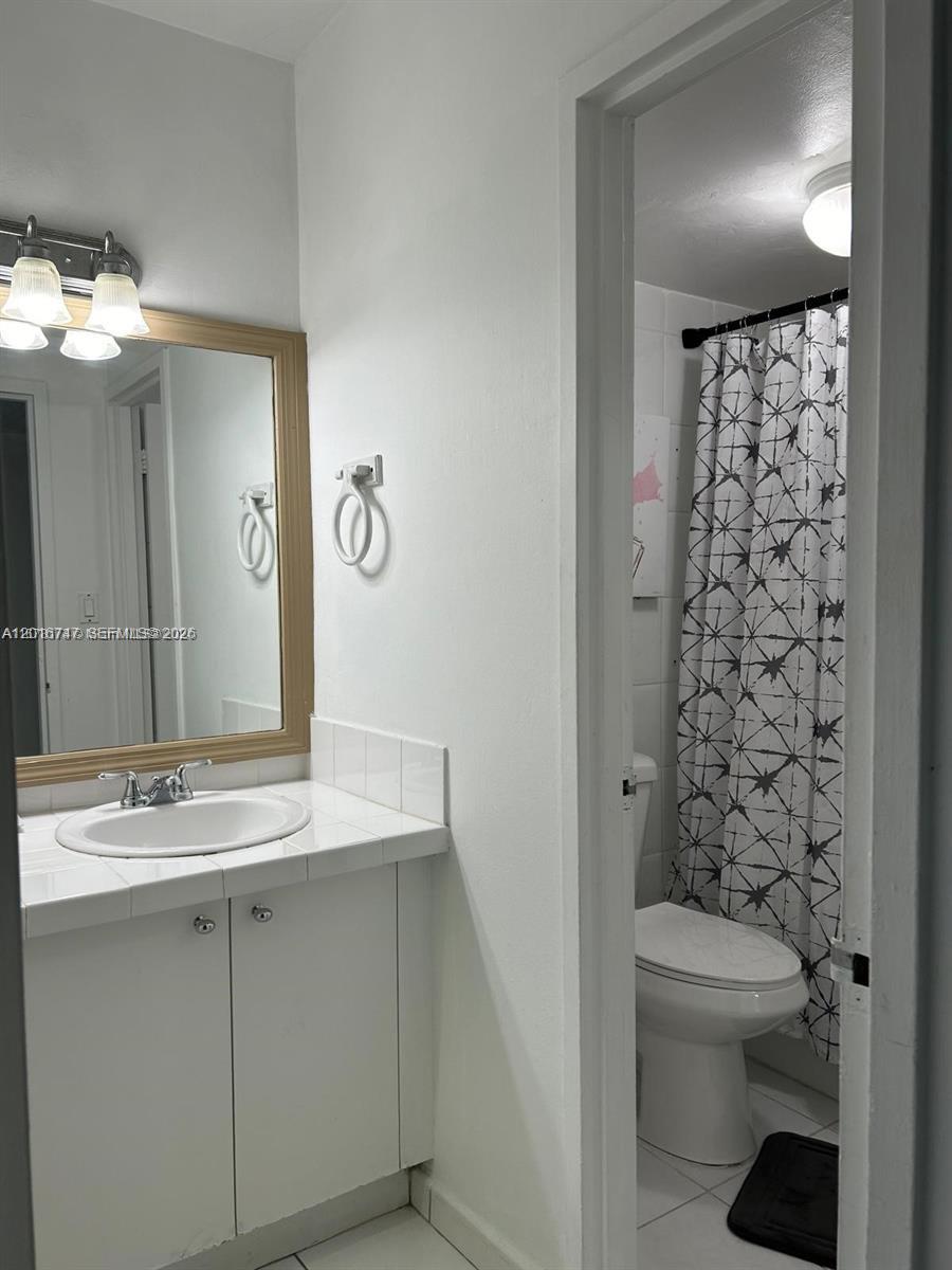 THE DECOPLAGE CONDO - Residential Lease