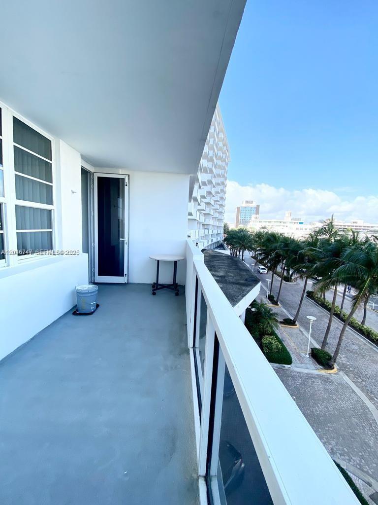THE DECOPLAGE CONDO - Residential Lease
