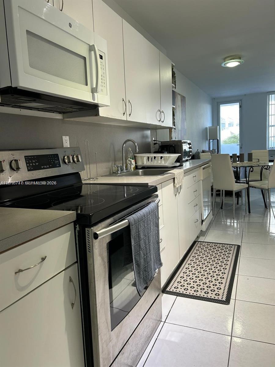 THE DECOPLAGE CONDO - Residential Lease