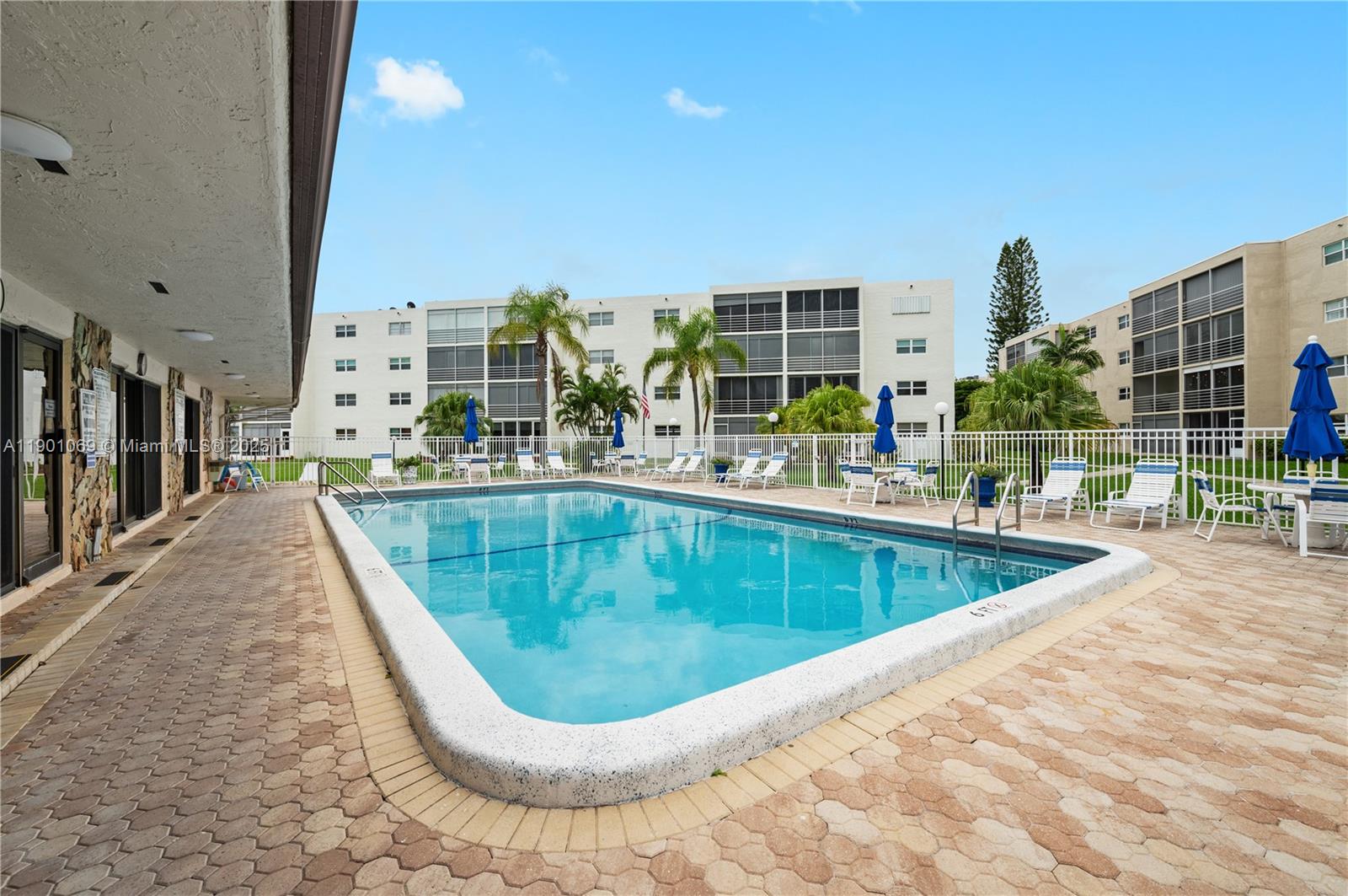 MEADOWBROOK LAKES CONDO - Residential