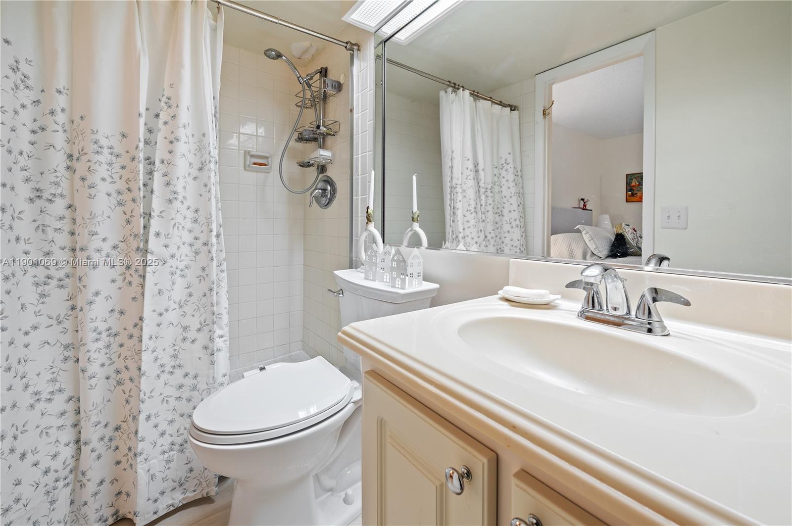 MEADOWBROOK LAKES CONDO - Residential