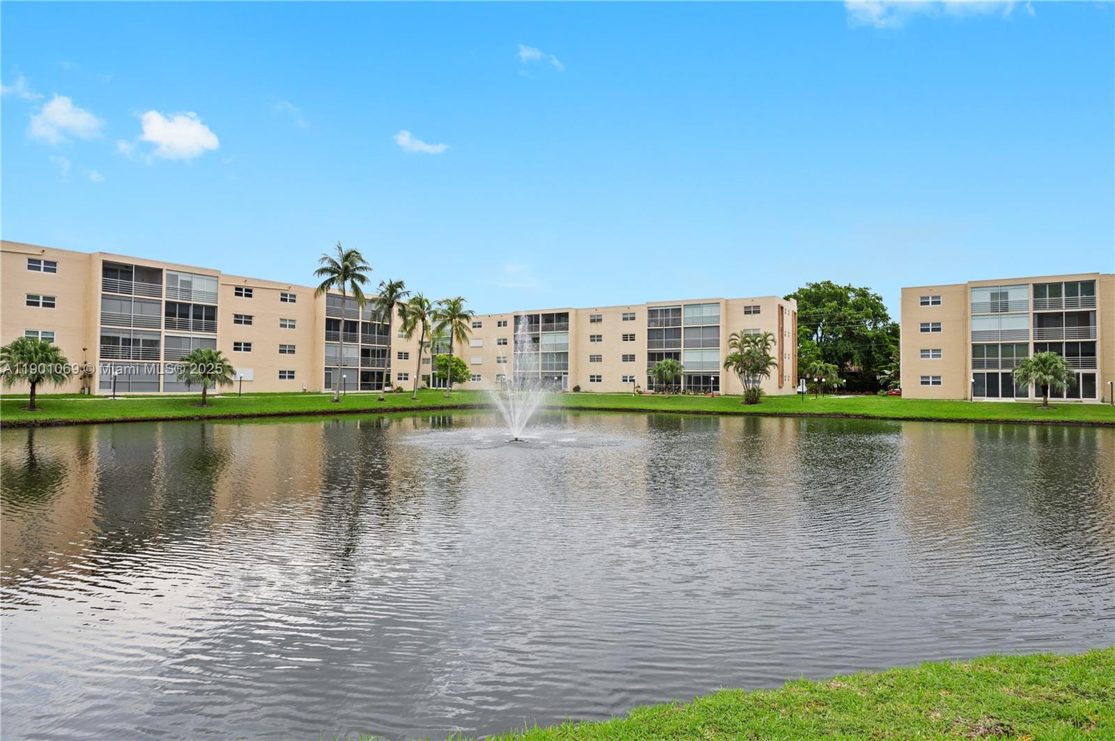 MEADOWBROOK LAKES CONDO - Residential