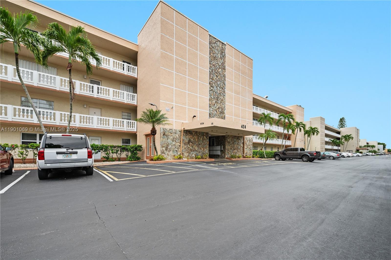 MEADOWBROOK LAKES CONDO - Residential