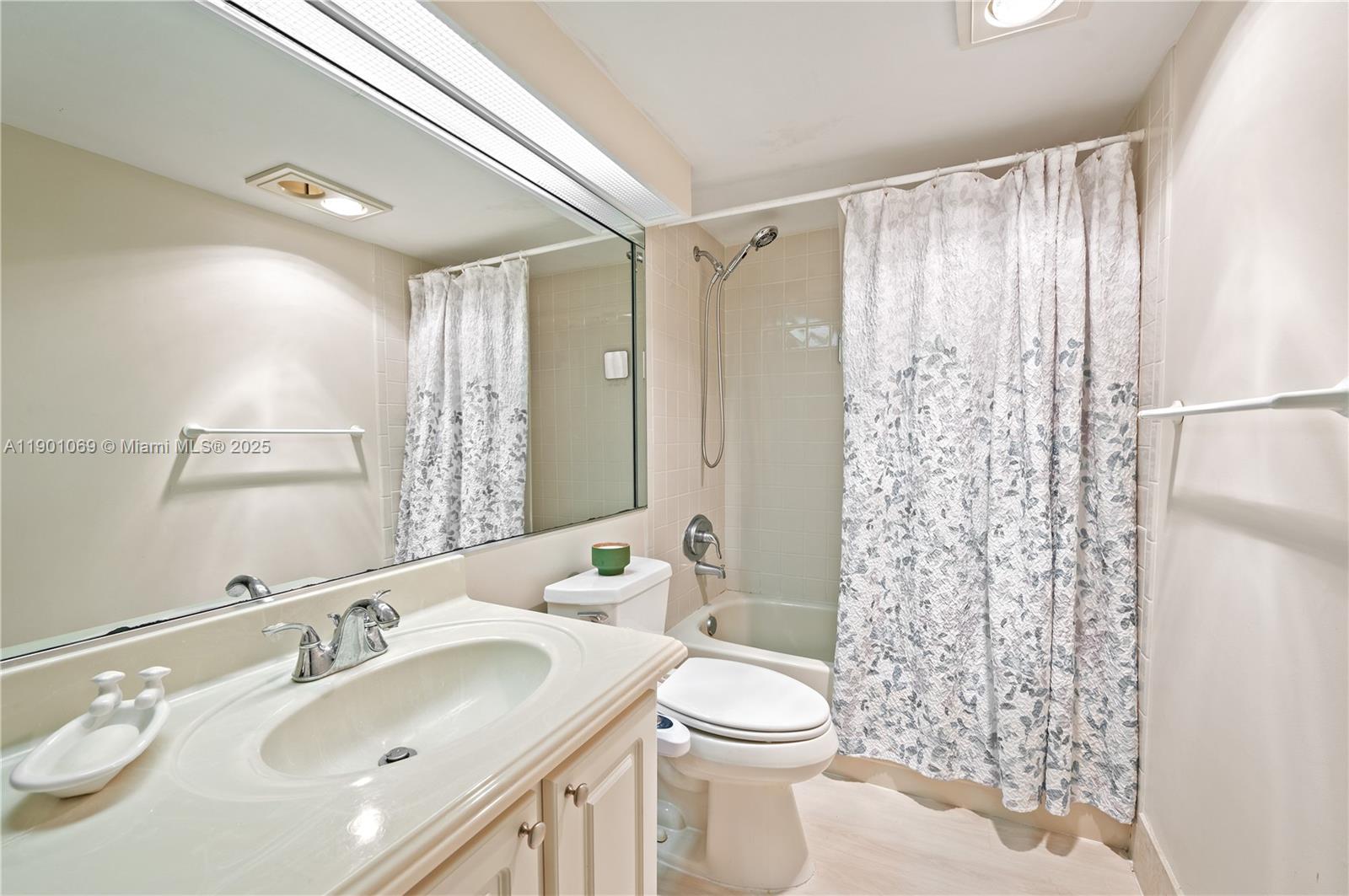 MEADOWBROOK LAKES CONDO - Residential