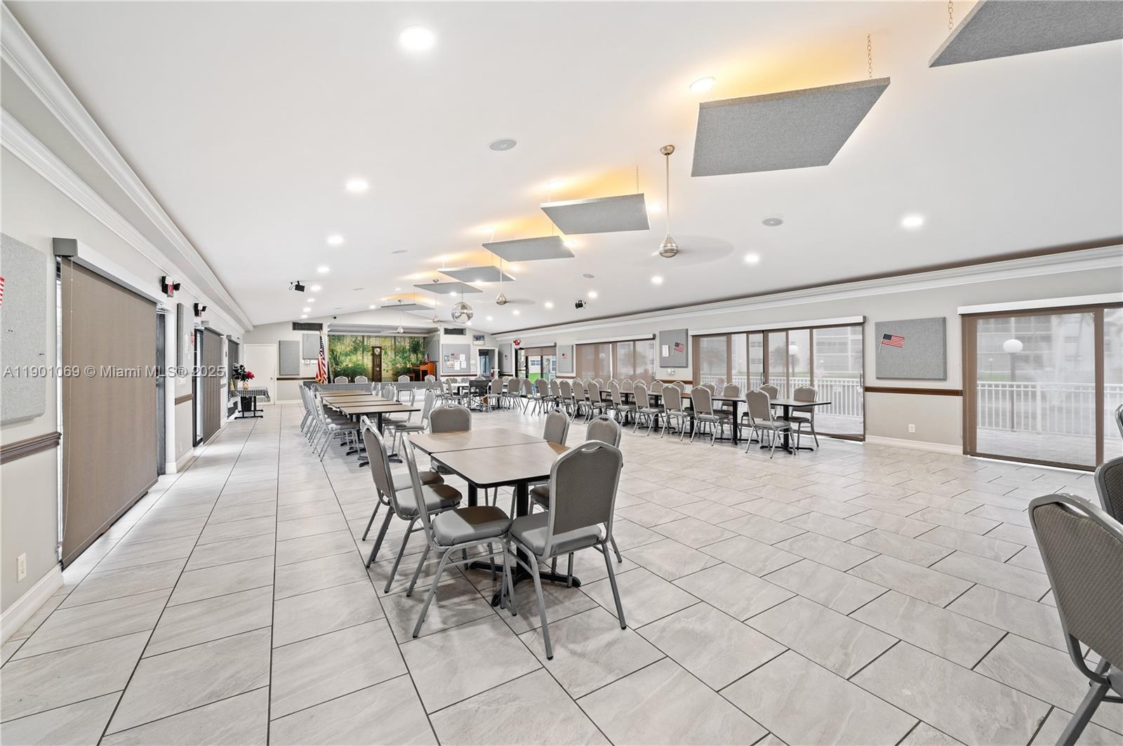 MEADOWBROOK LAKES CONDO - Residential