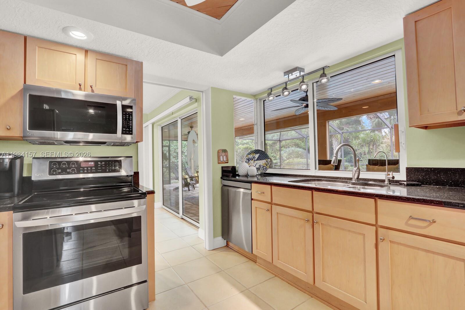 YACHT & COUNTRY CLUB OF S - Residential