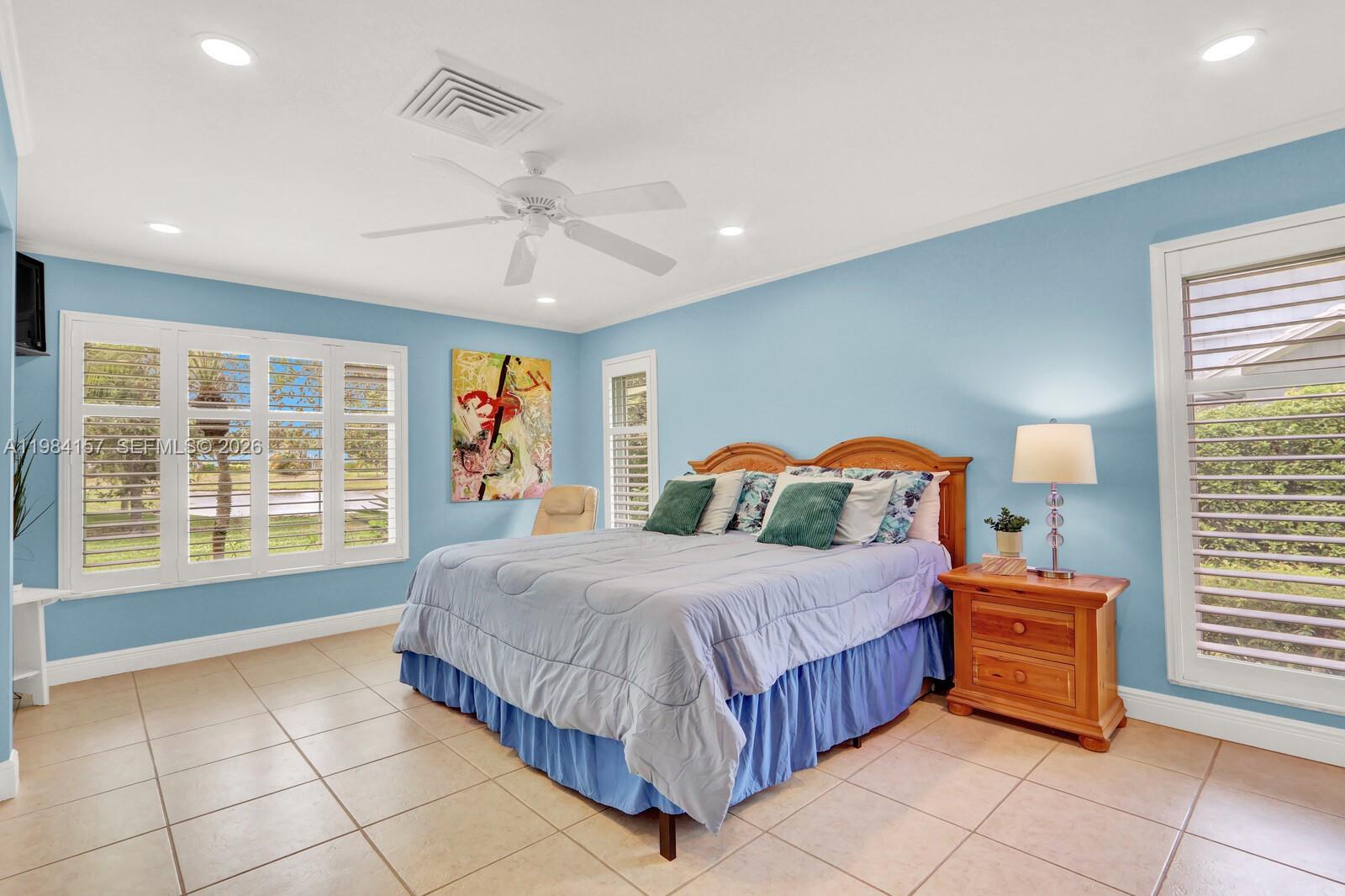 YACHT & COUNTRY CLUB OF S - Residential