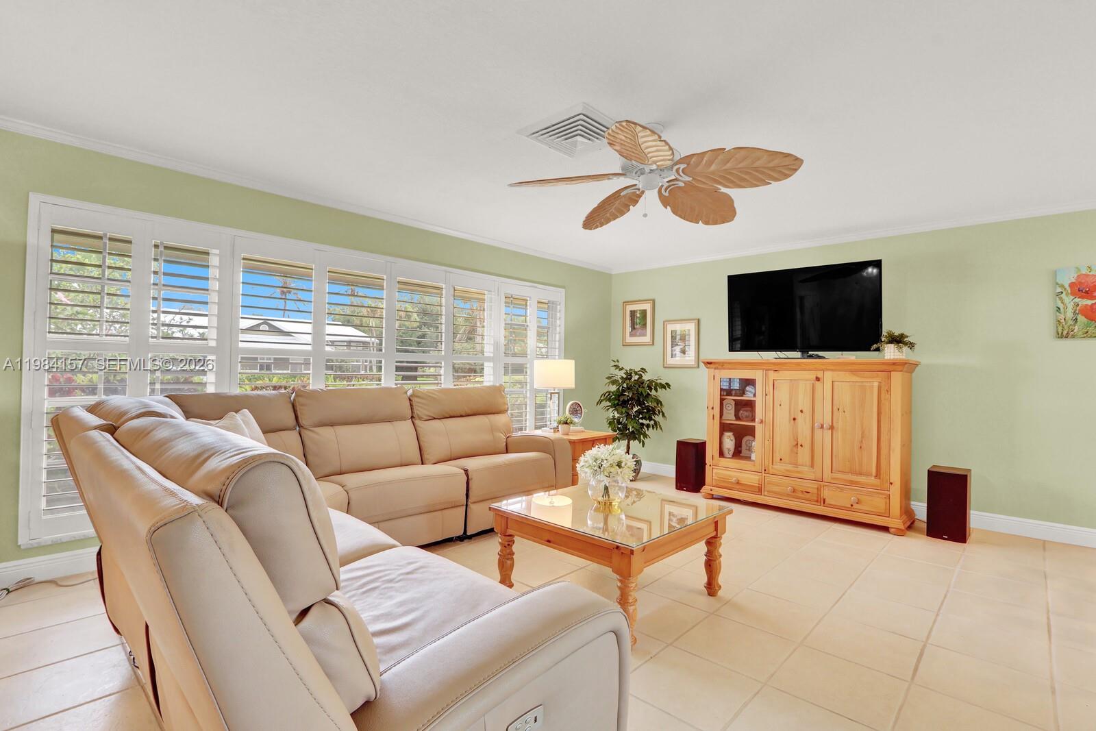 YACHT & COUNTRY CLUB OF S - Residential