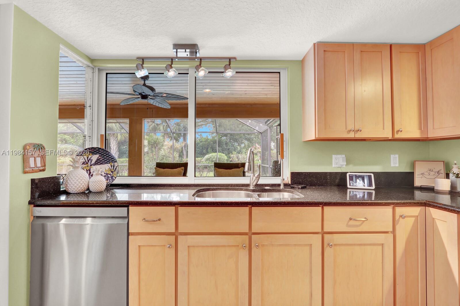 YACHT & COUNTRY CLUB OF S - Residential