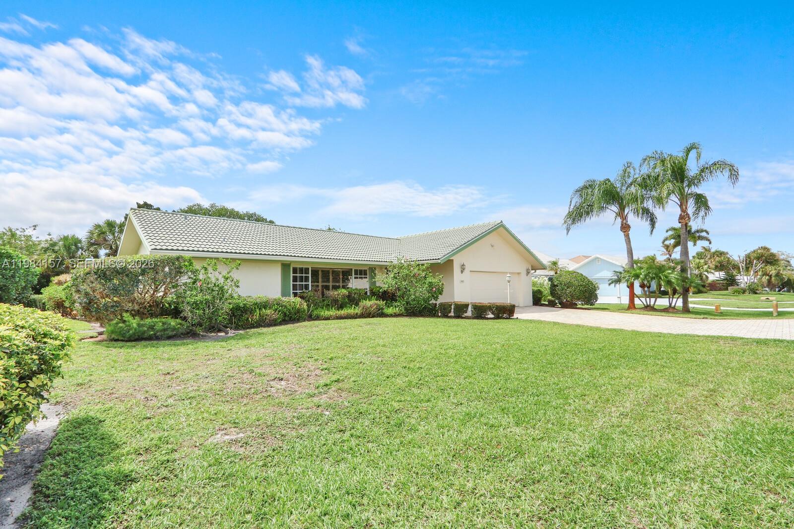 YACHT & COUNTRY CLUB OF S - Residential