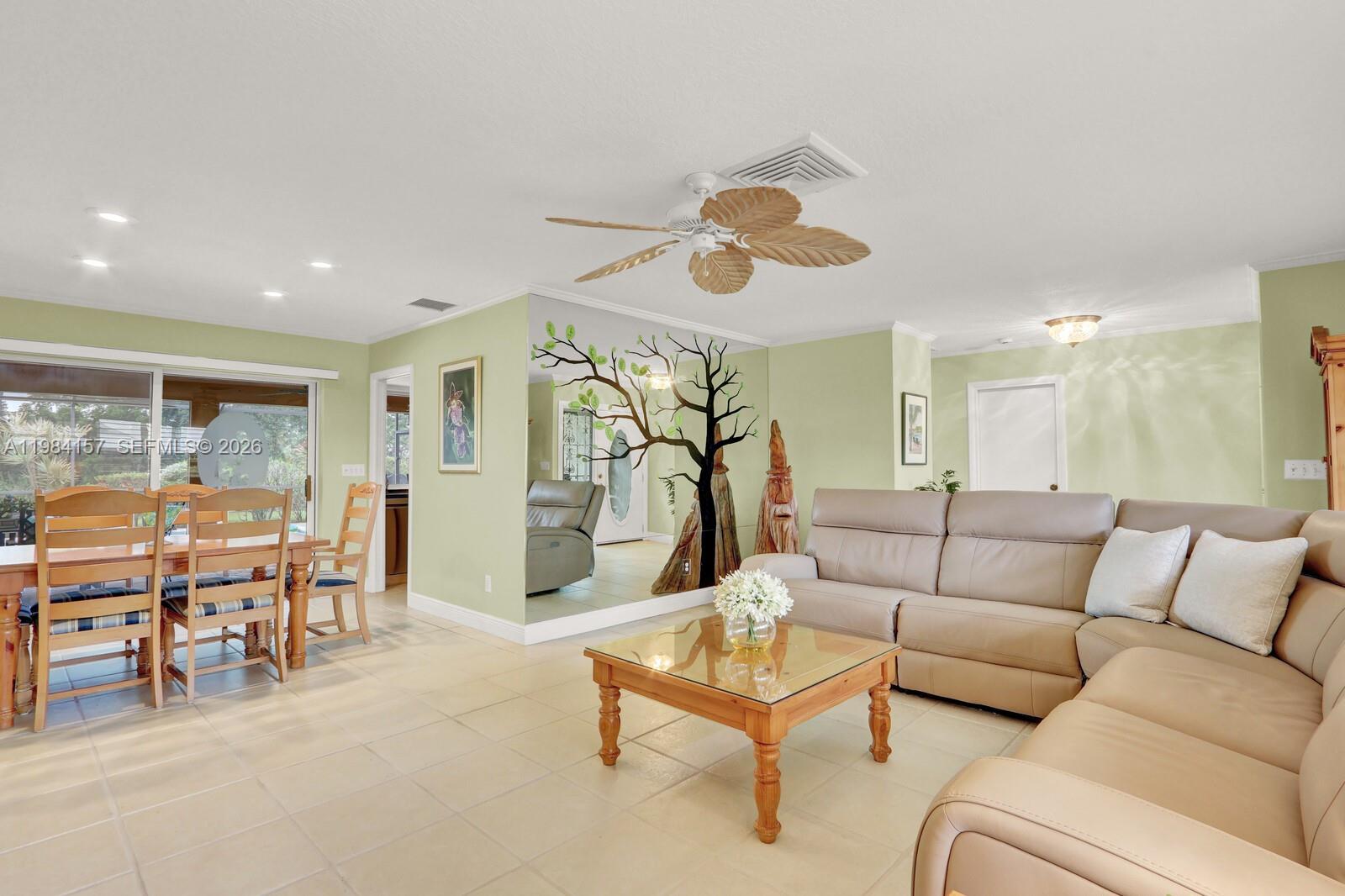 YACHT & COUNTRY CLUB OF S - Residential