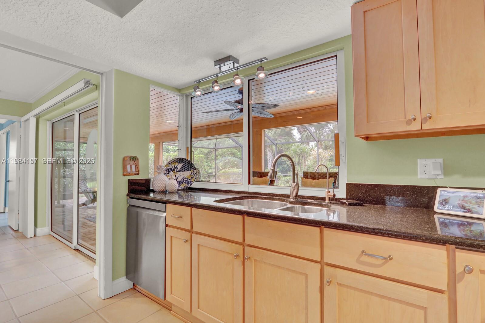 YACHT & COUNTRY CLUB OF S - Residential