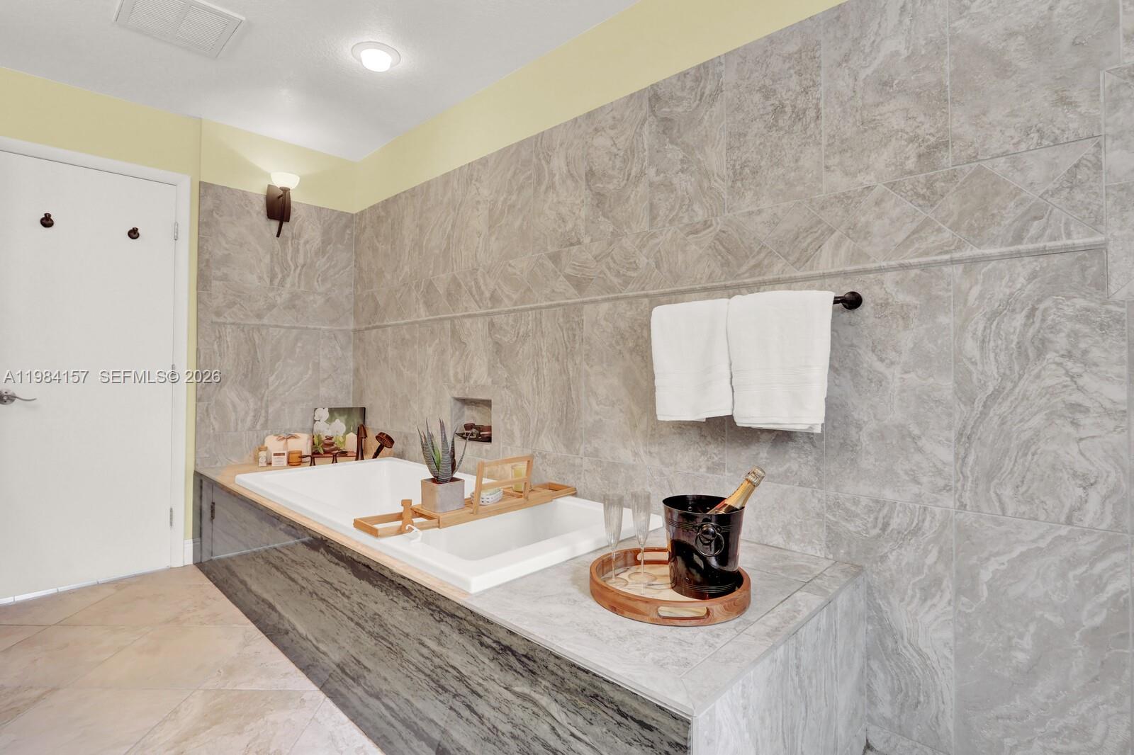 YACHT & COUNTRY CLUB OF S - Residential