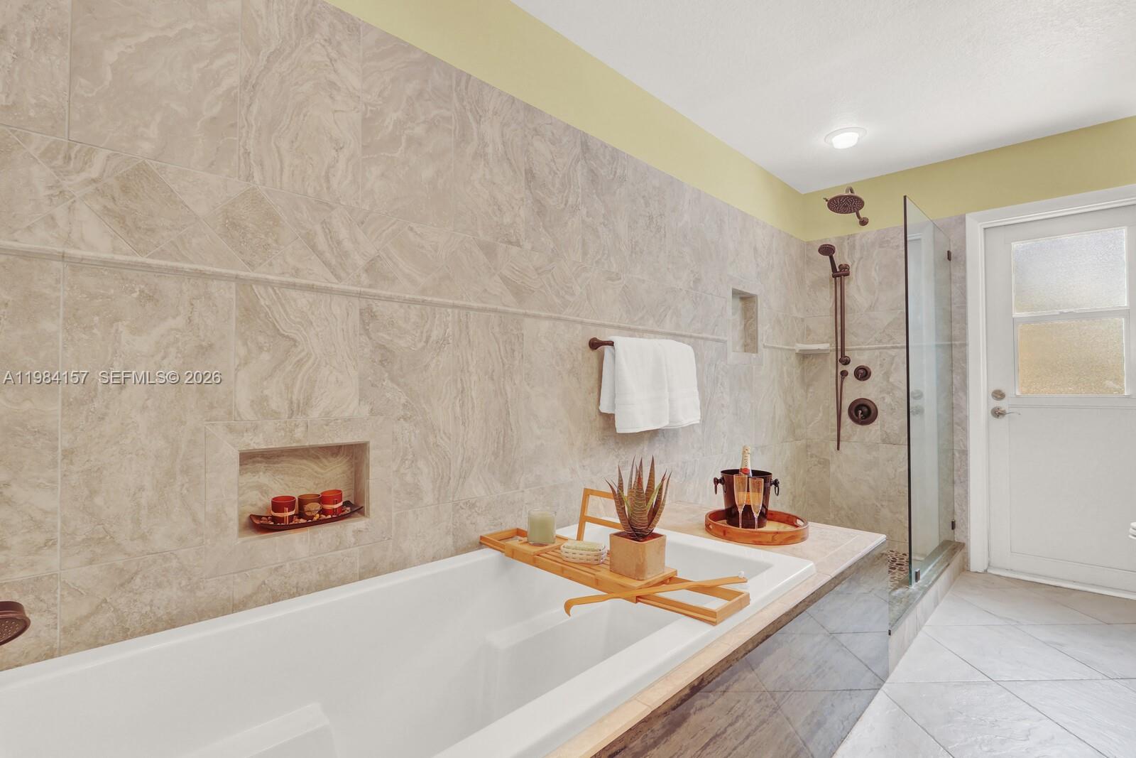 YACHT & COUNTRY CLUB OF S - Residential