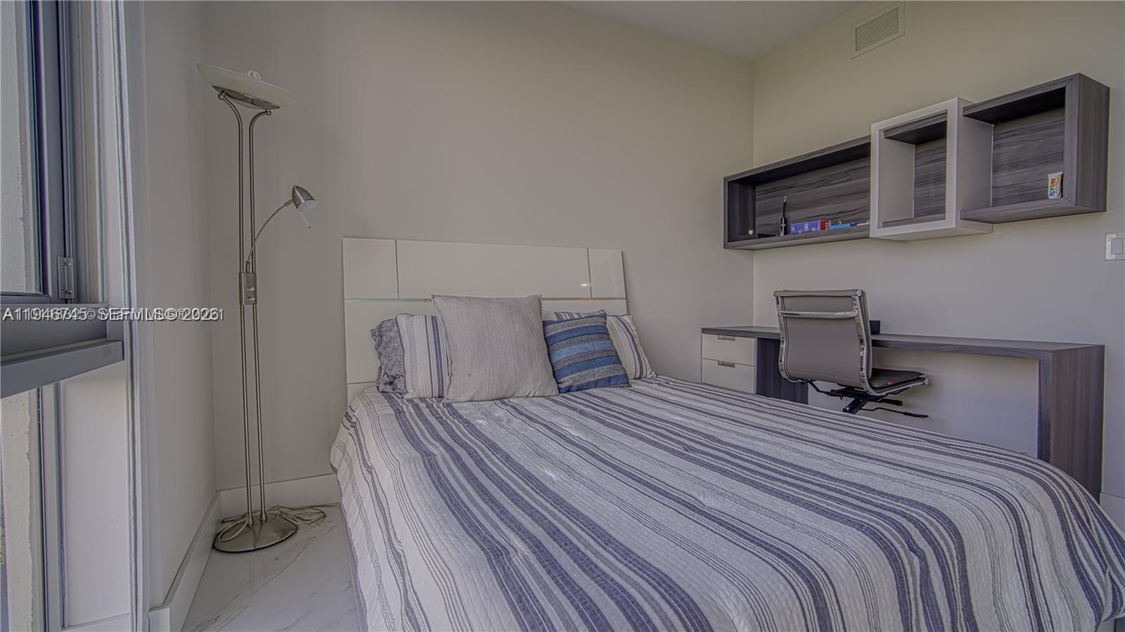 THE HARBOUR SOUTH CONDO - Residential