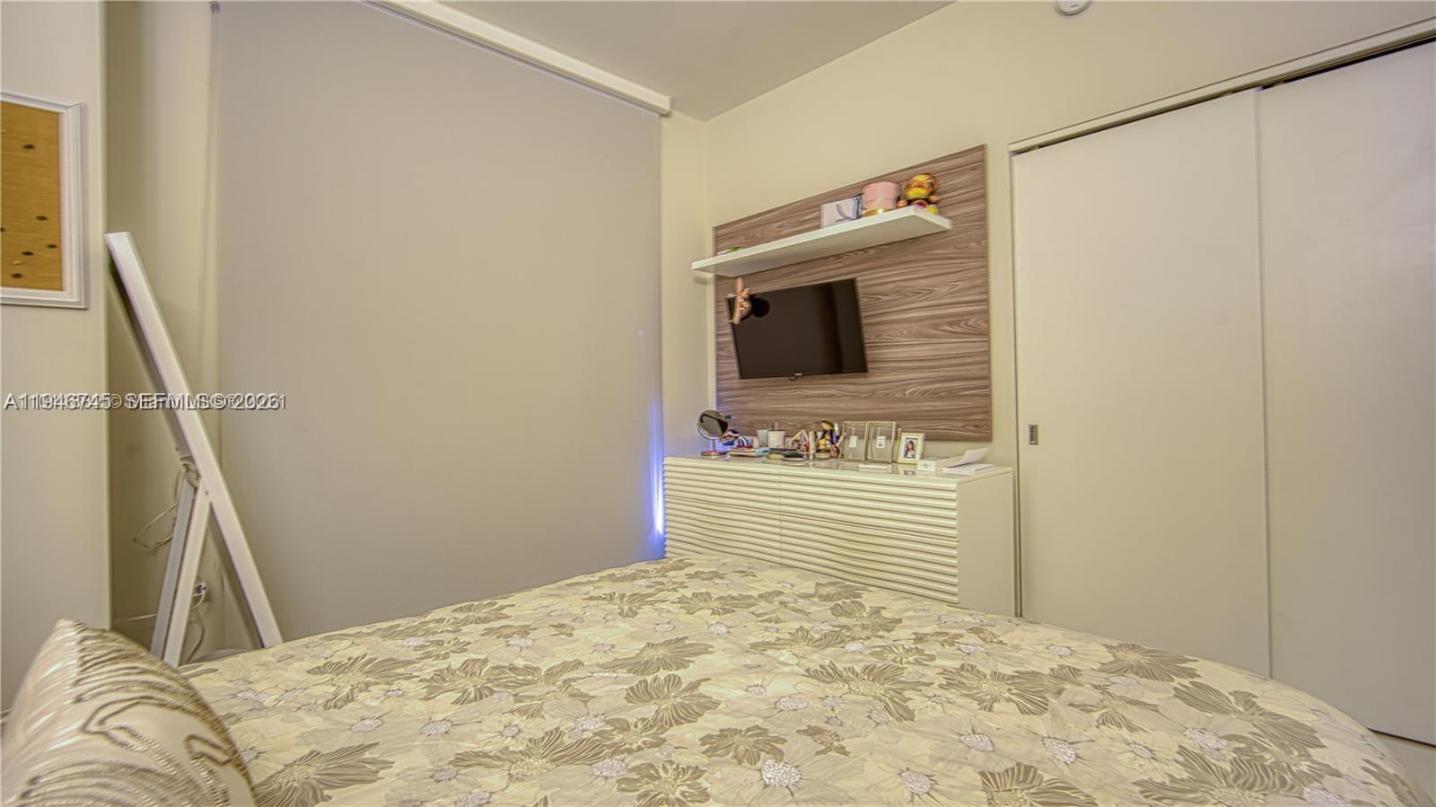 THE HARBOUR SOUTH CONDO - Residential