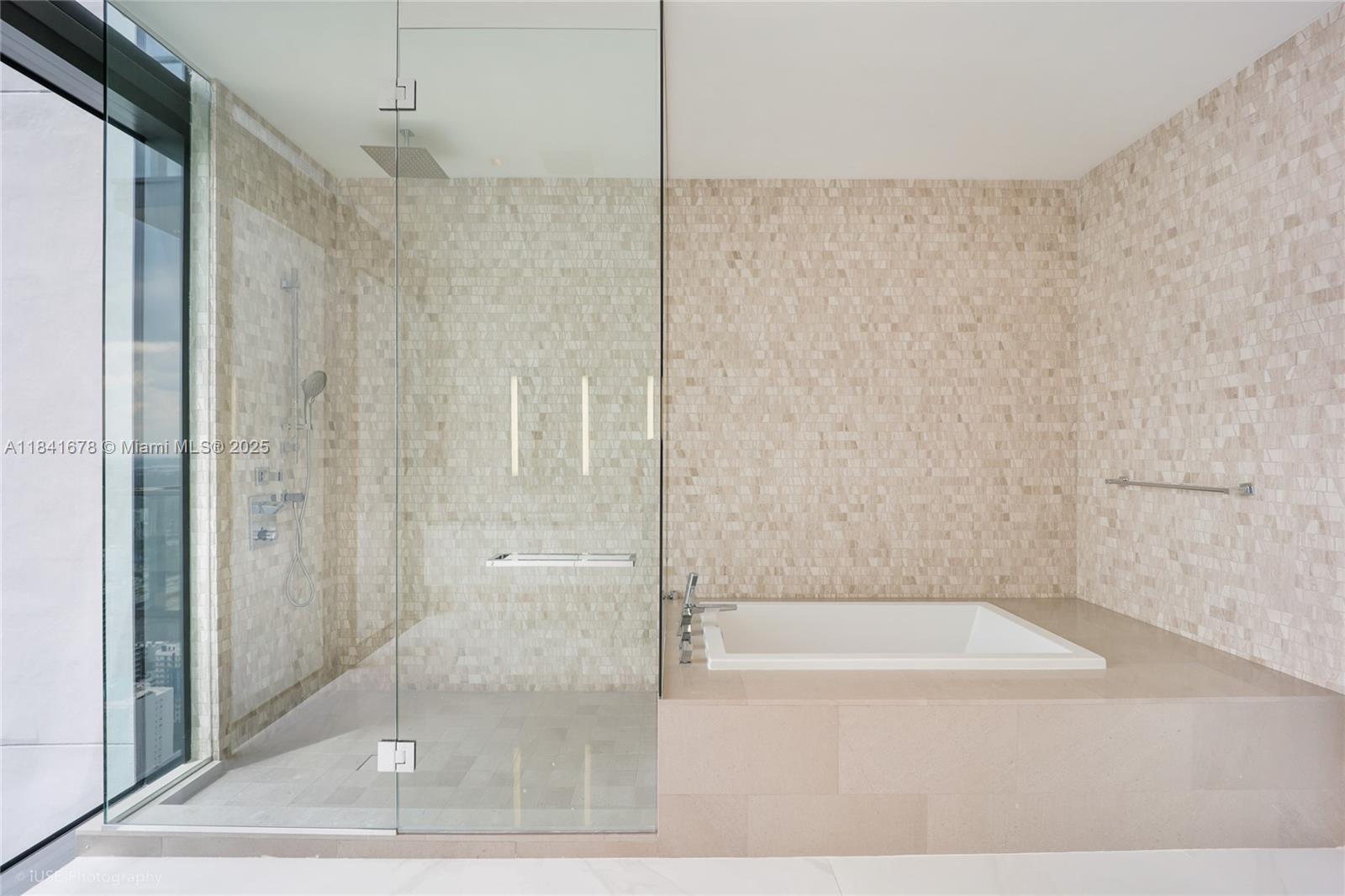 RISE BRICKELL CITY CENTRE - Residential