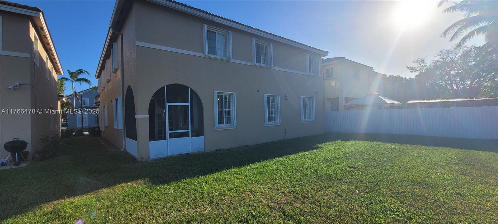 MANDARIN LAKES - Residential