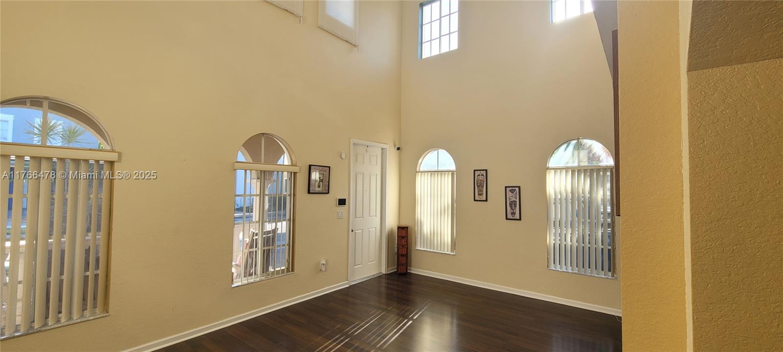 MANDARIN LAKES - Residential