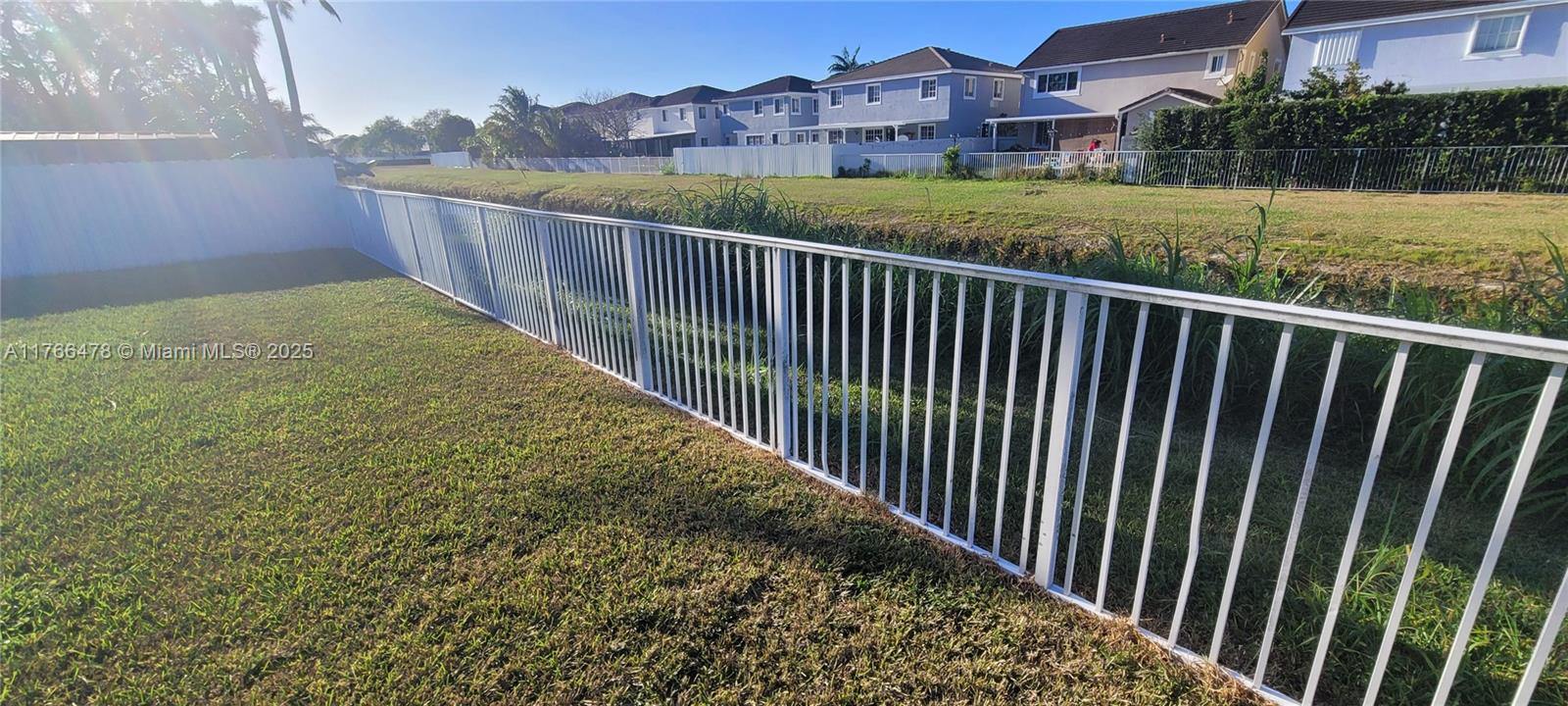 MANDARIN LAKES - Residential