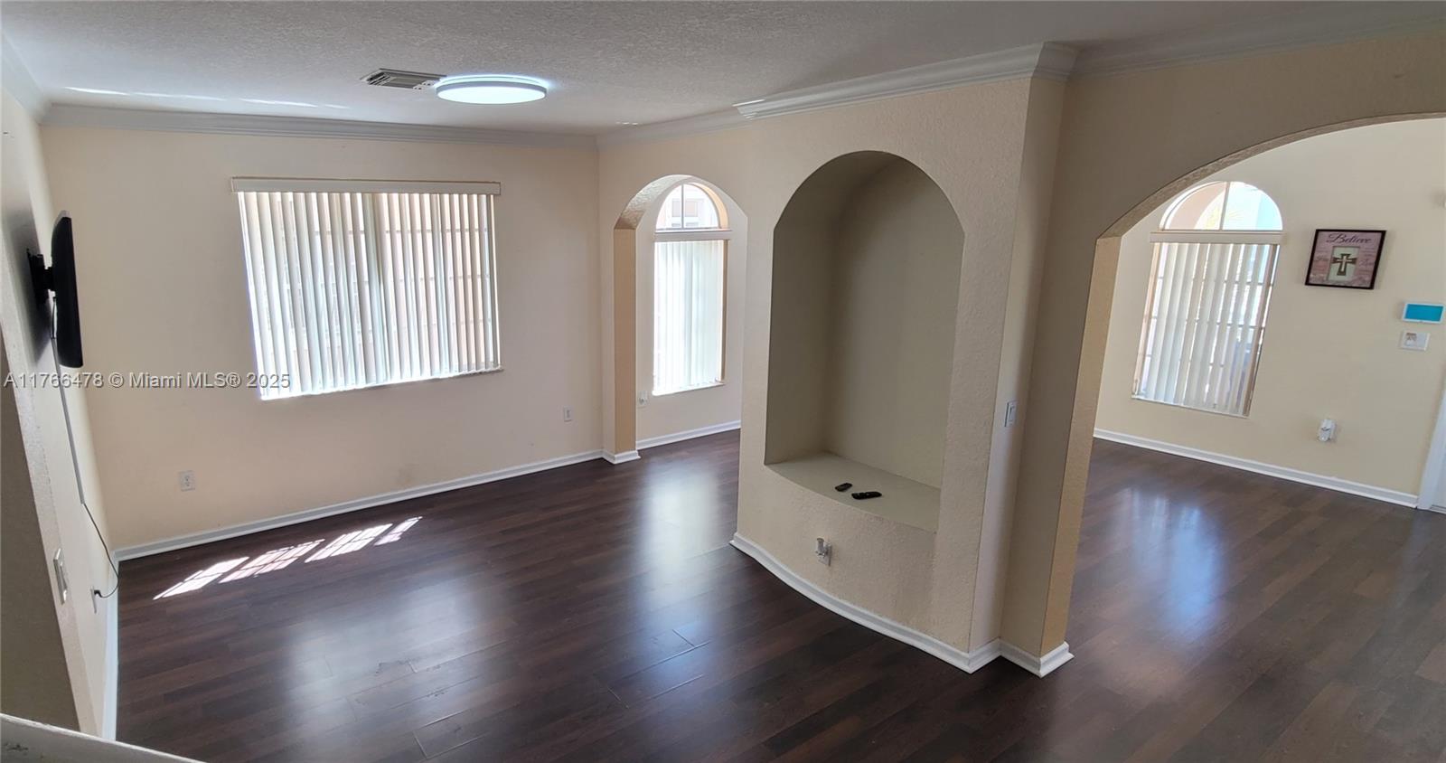 MANDARIN LAKES - Residential