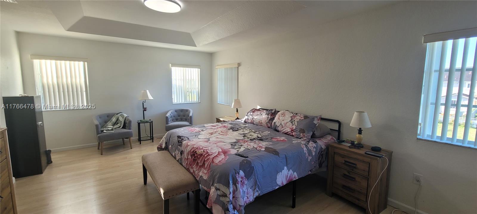 MANDARIN LAKES - Residential