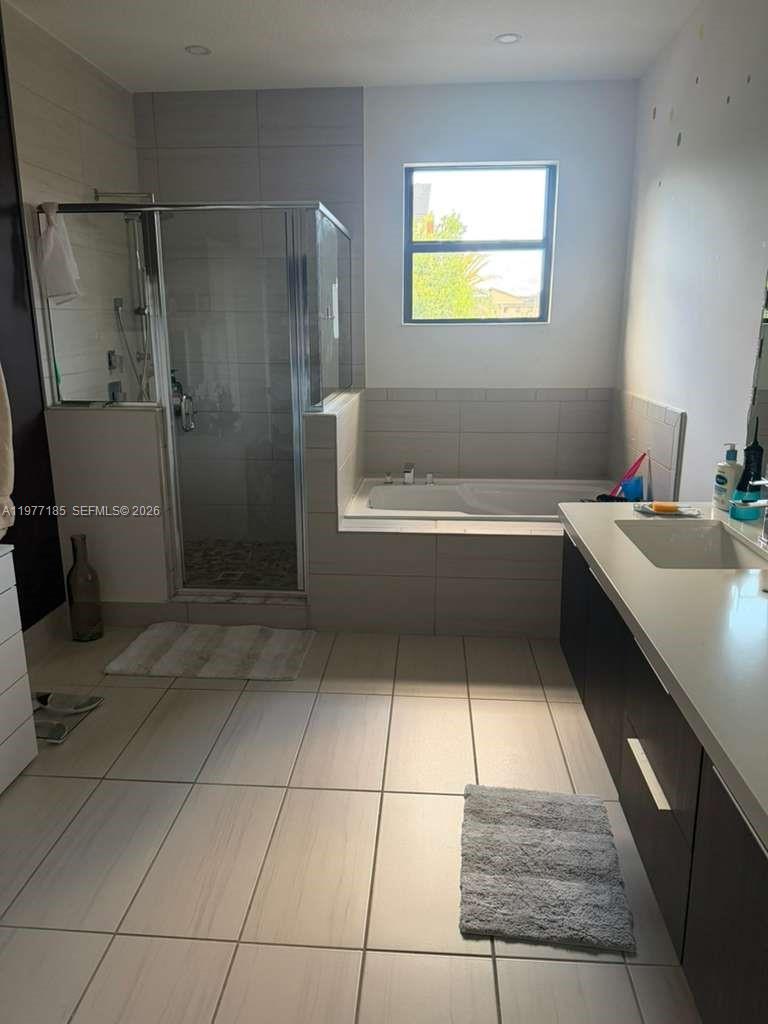 GRAND BAY SOUTH TOWNHOMES - Residential