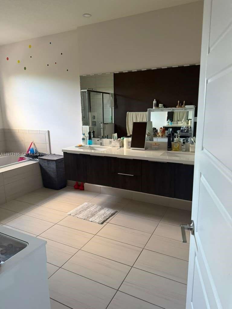 GRAND BAY SOUTH TOWNHOMES - Residential