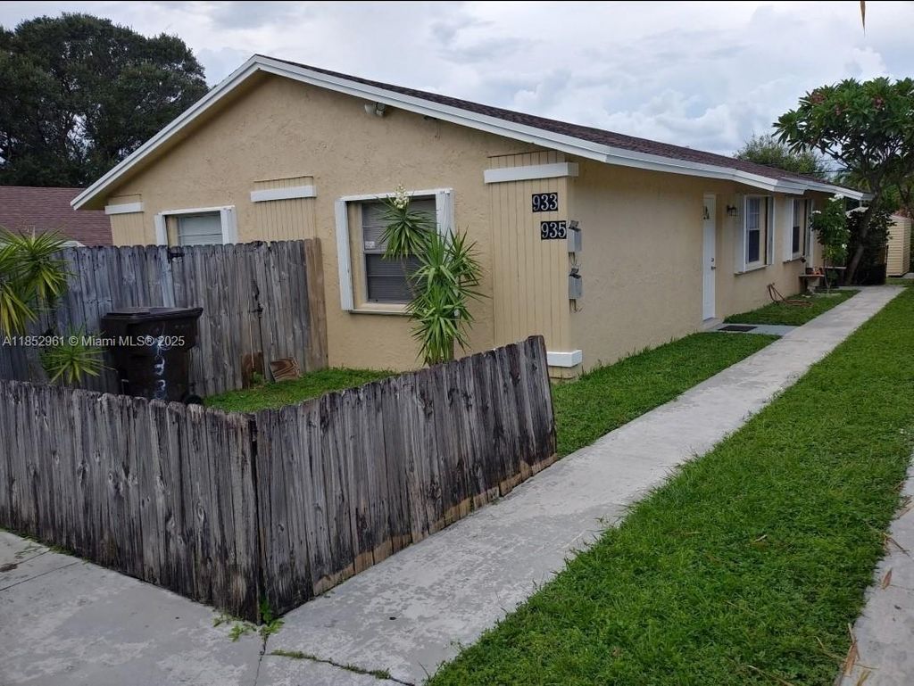 Photo of 933 Francis St #933, West Palm Beach, FL 33405 (MLS # A11852961)