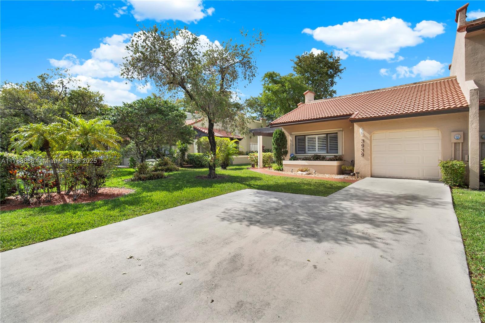 Property for Sale at 3939 Adra Ave A-47, Doral, Miami-Dade County, Florida - Bedrooms: 3 
Bathrooms: 2  - $689,500