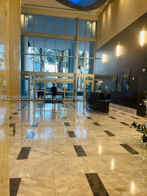 185 SW 7th St 1605