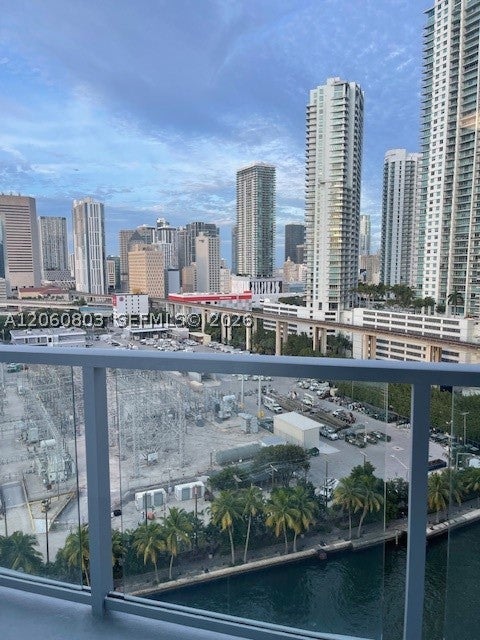 185 SW 7th St 1605