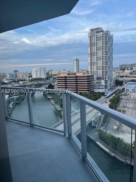 185 SW 7th St 1605