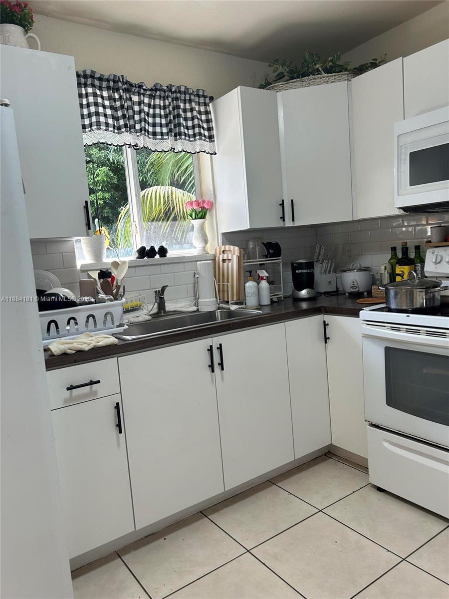 3046 NW 66th St