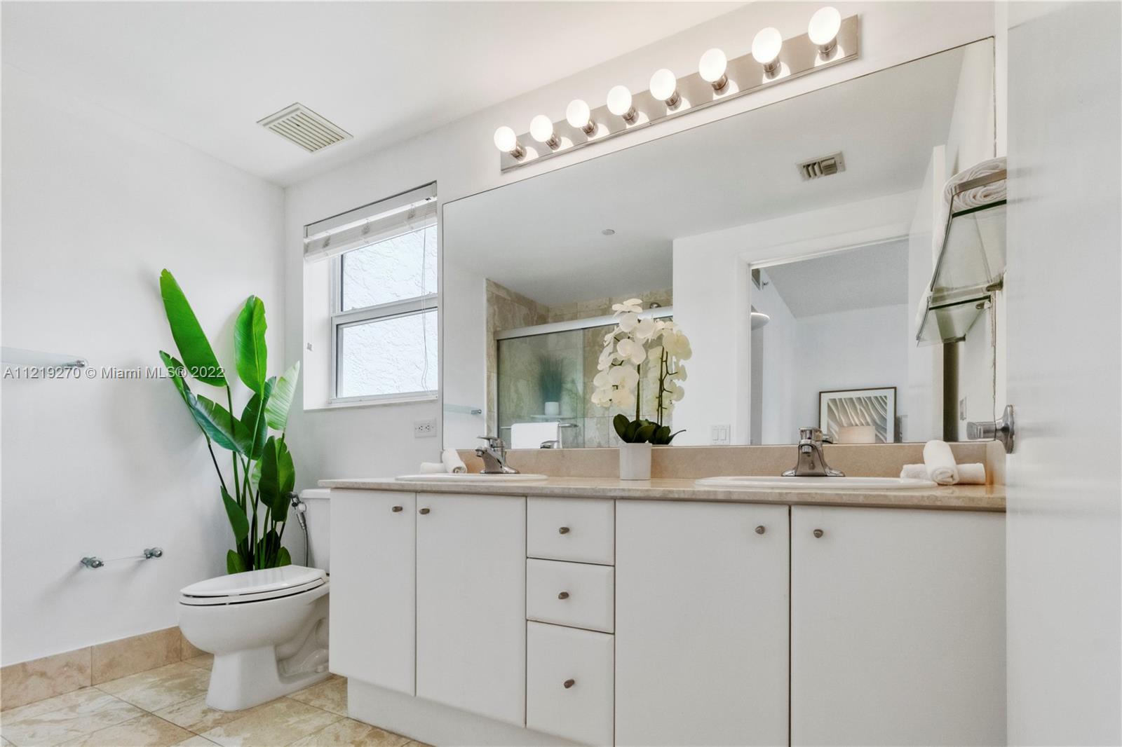 THE METROPOLITAN CONDO - Residential