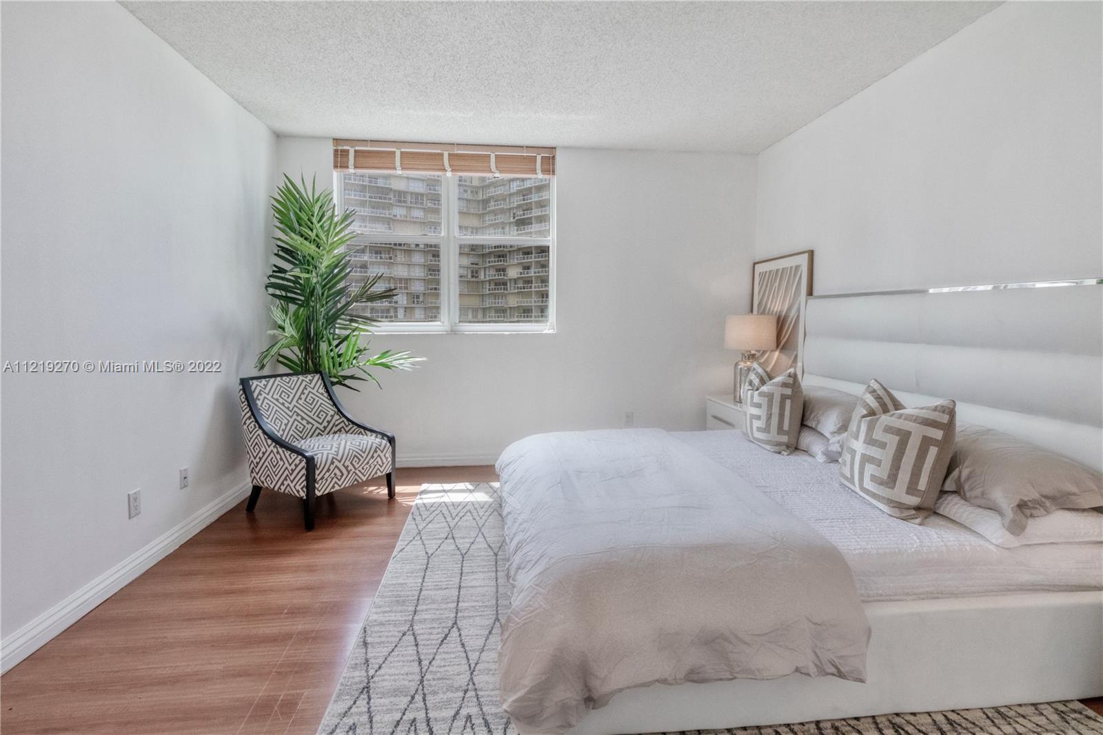 THE METROPOLITAN CONDO - Residential