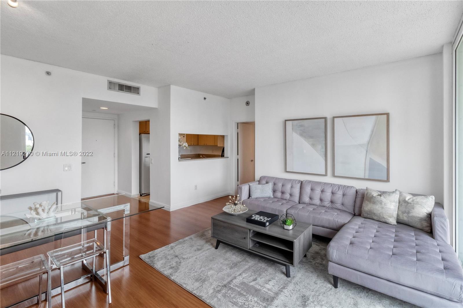 THE METROPOLITAN CONDO - Residential