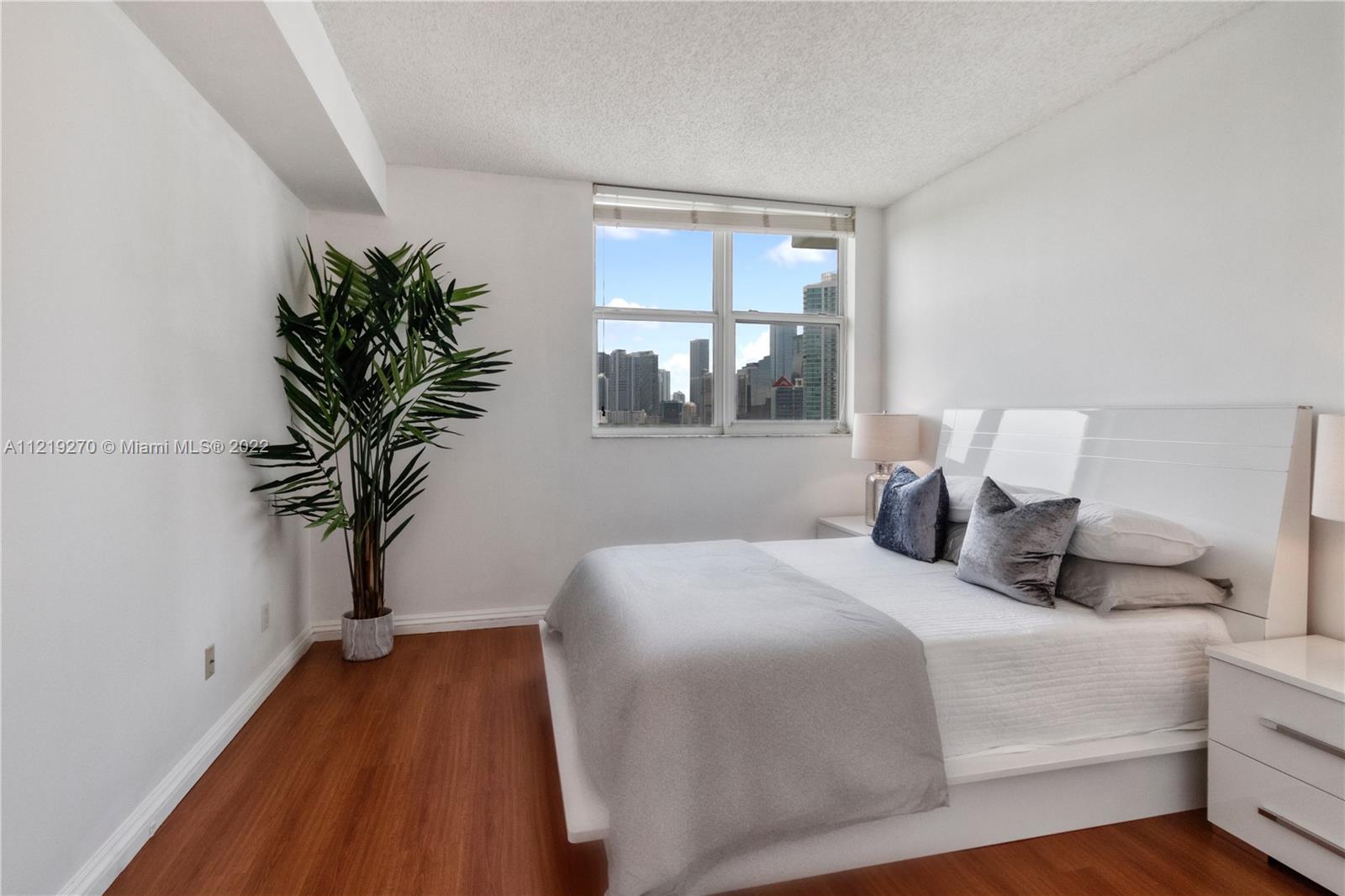 THE METROPOLITAN CONDO - Residential