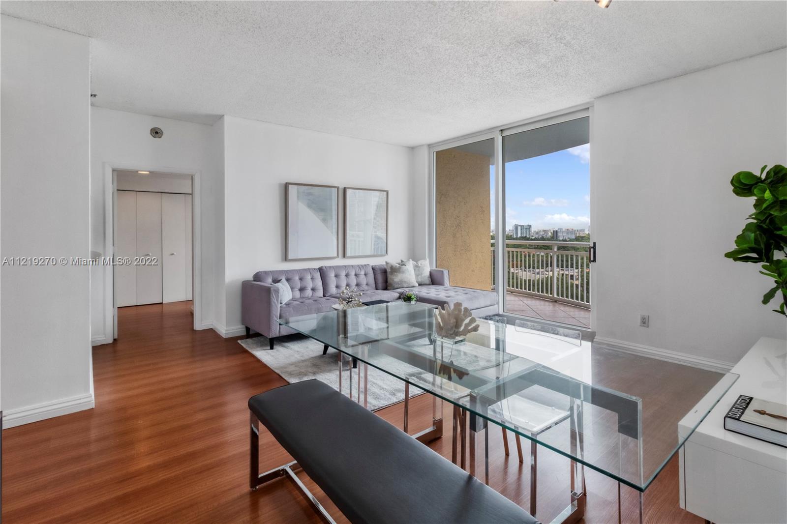 THE METROPOLITAN CONDO - Residential