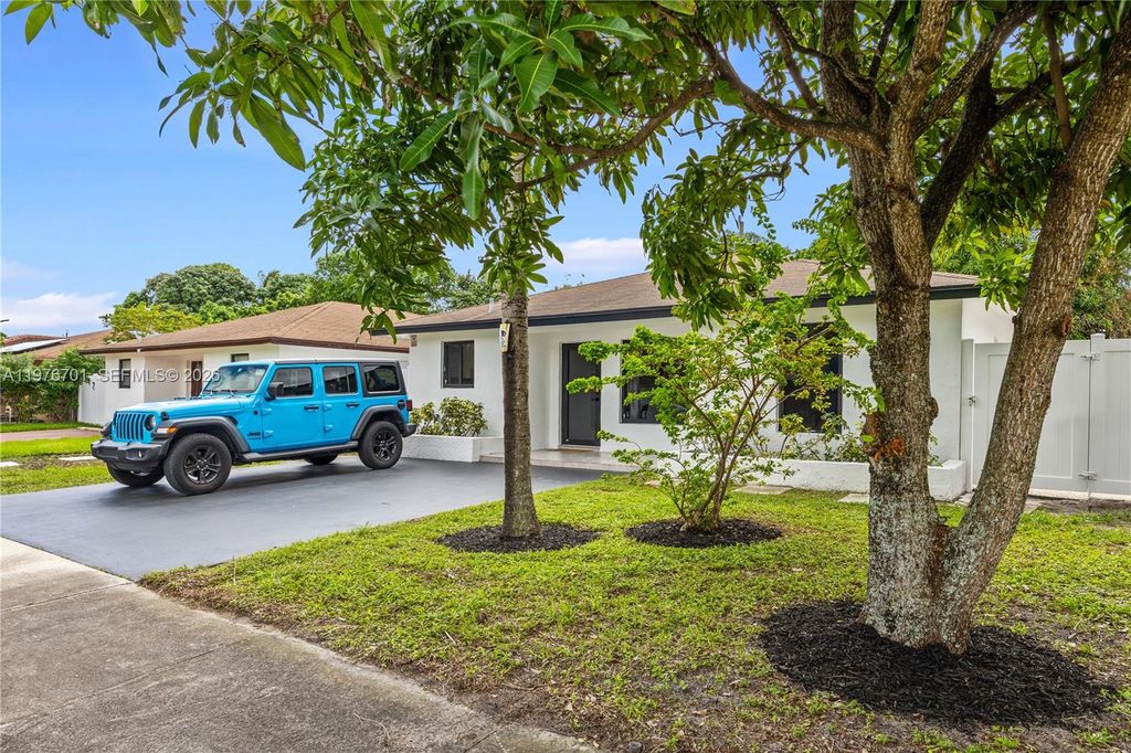 Photo of 324 Sterling Ave, Delray Beach, FL 33444 (MLS # A11976701)