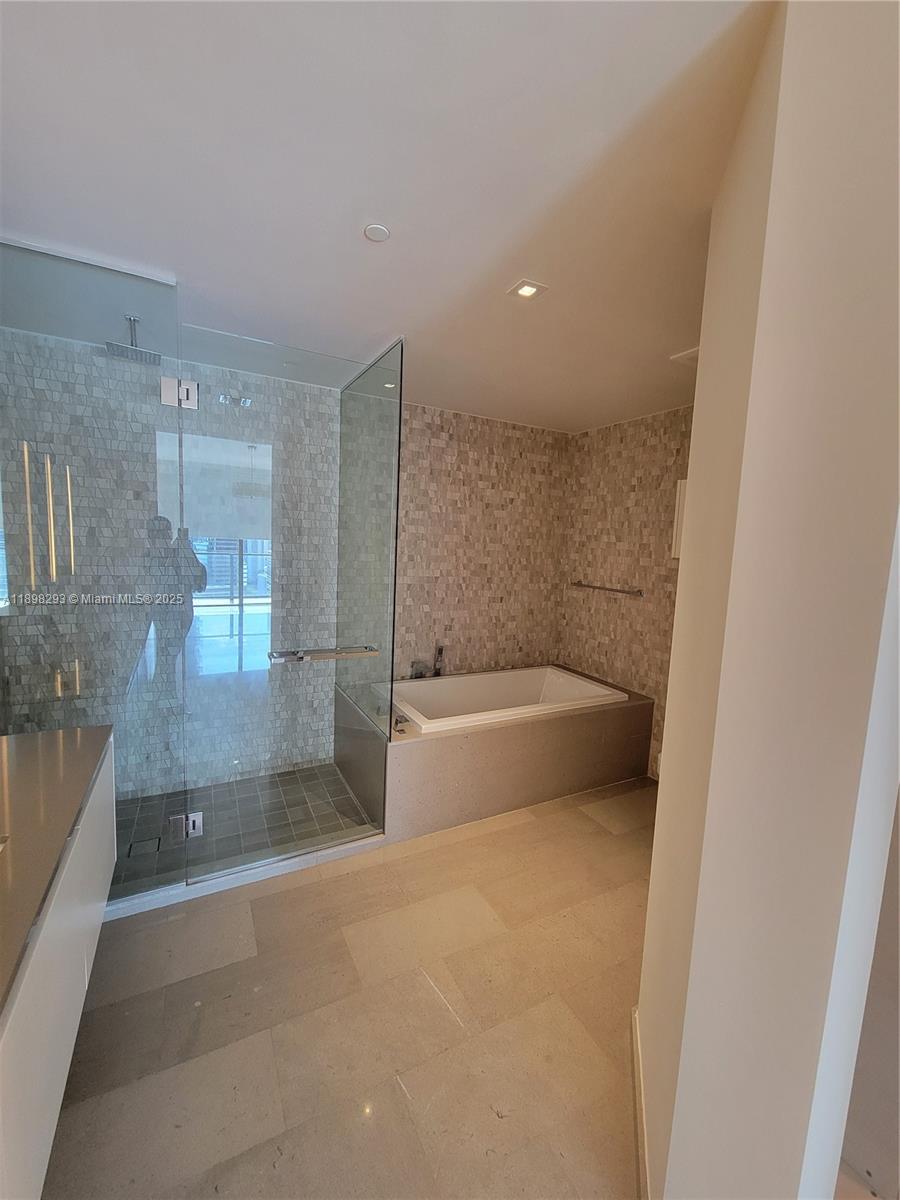 RISE CONDO - Residential Lease