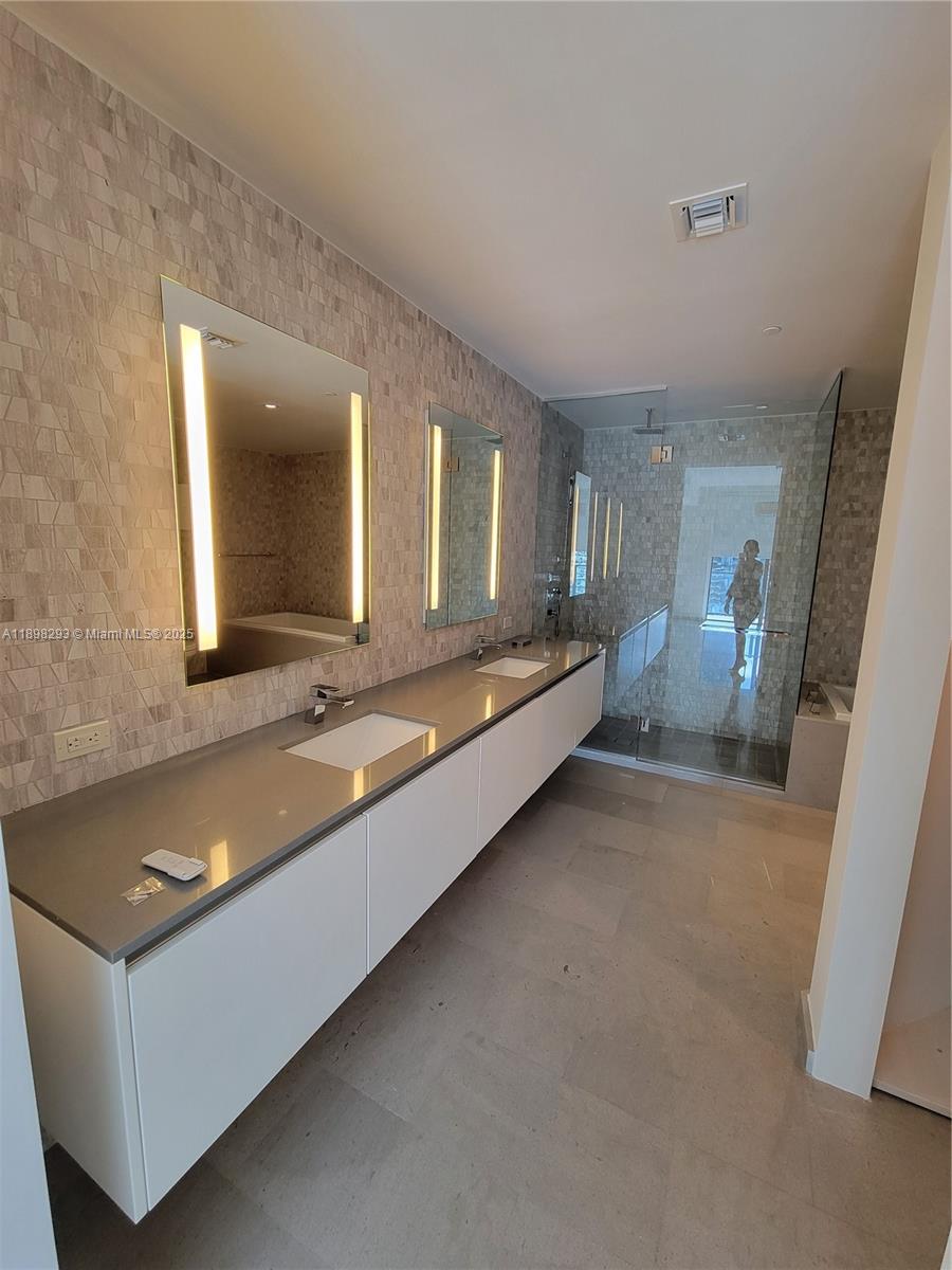 RISE CONDO - Residential Lease