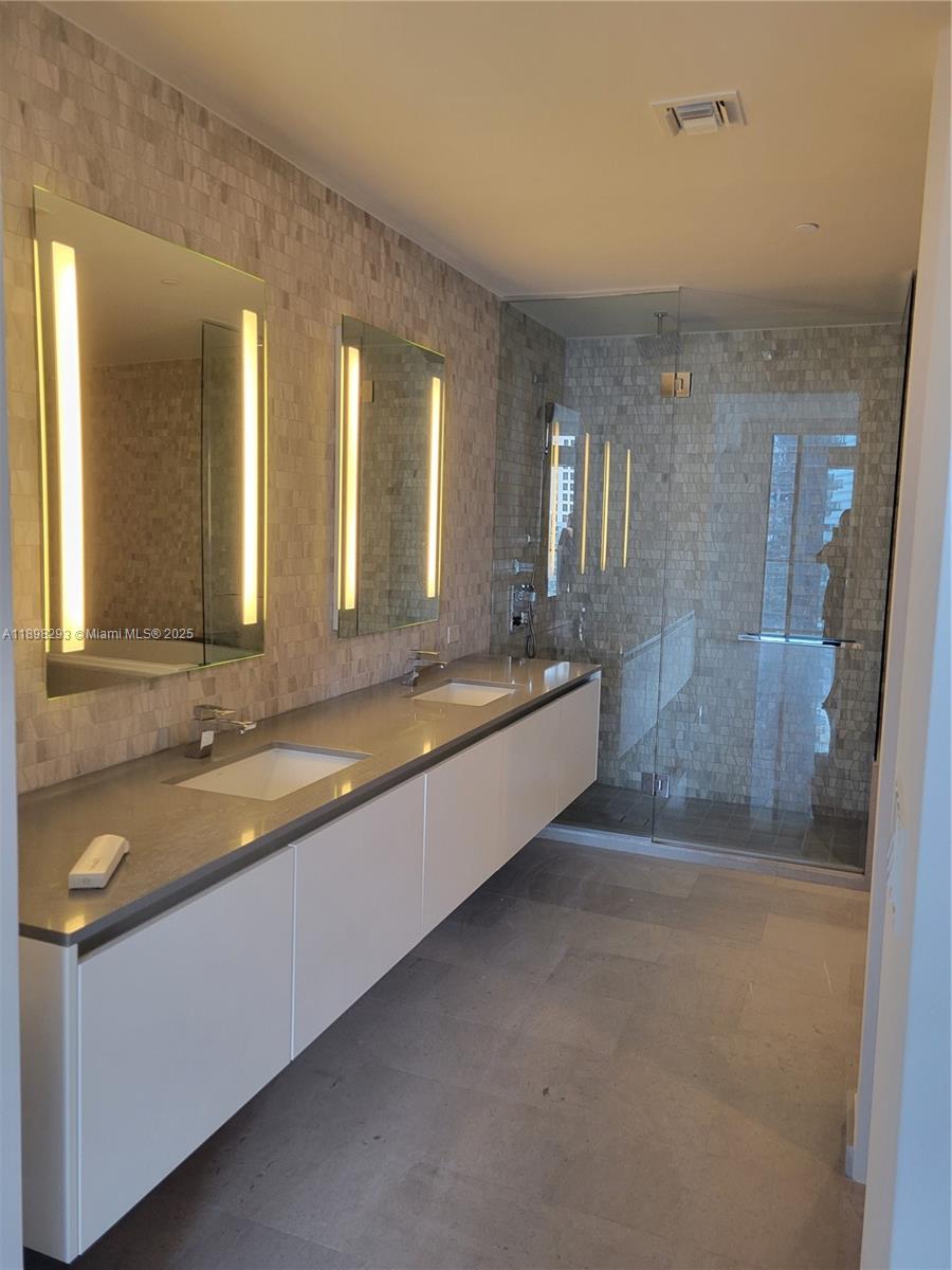 RISE CONDO - Residential Lease