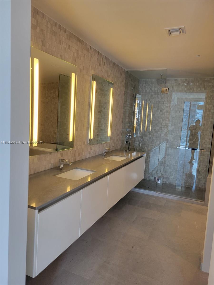 RISE CONDO - Residential Lease