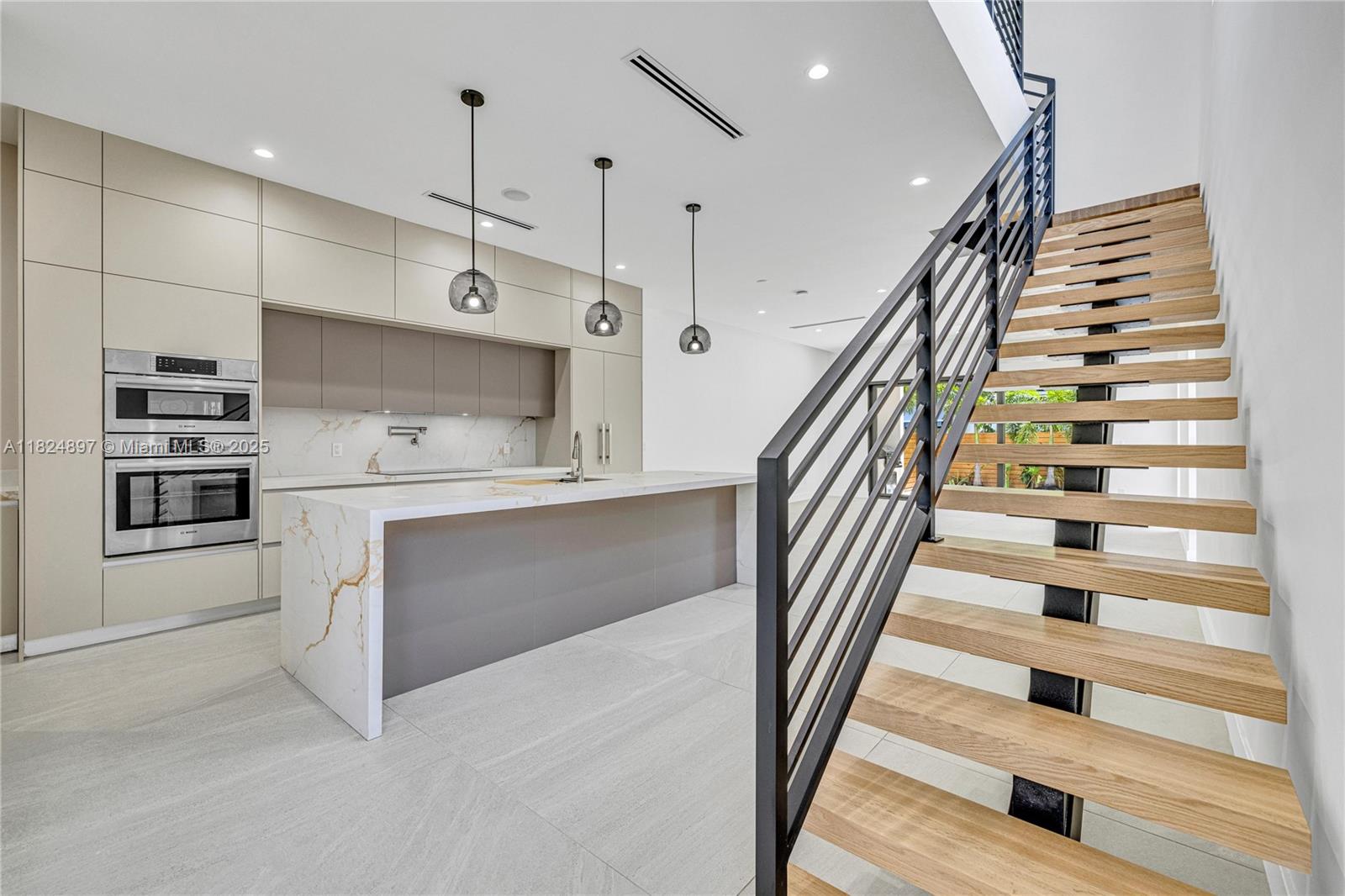 BEVERLY HEIGHTS - Residential