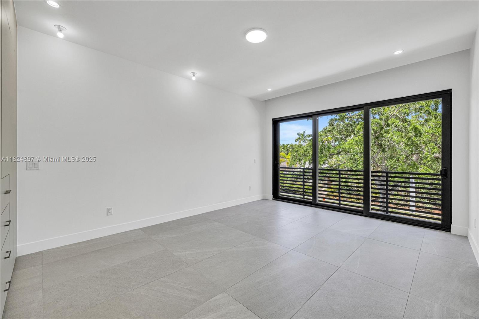BEVERLY HEIGHTS - Residential