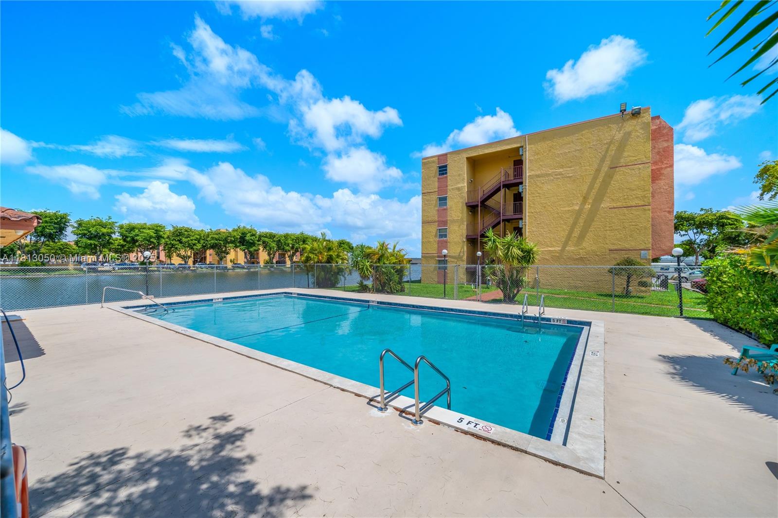 SUNSET VILLAS NO 3 CONDO - Residential